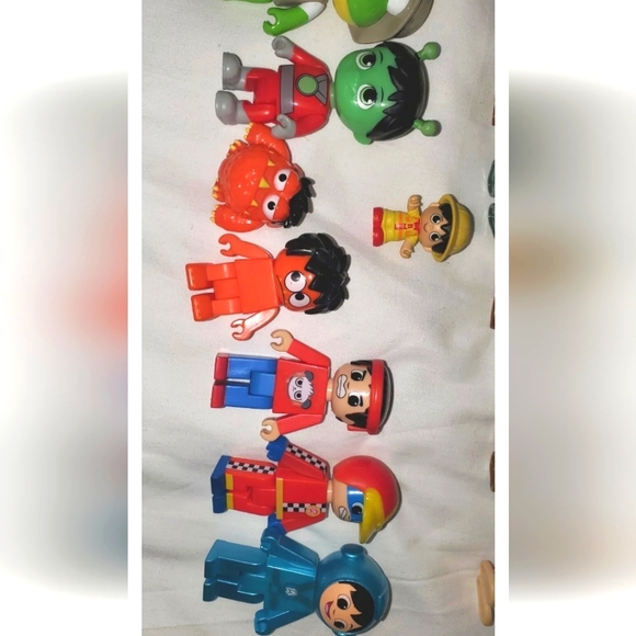 : 34 pc used Ryans World toy figures ideal party favors including invisible toy - Picture 5 of 12
